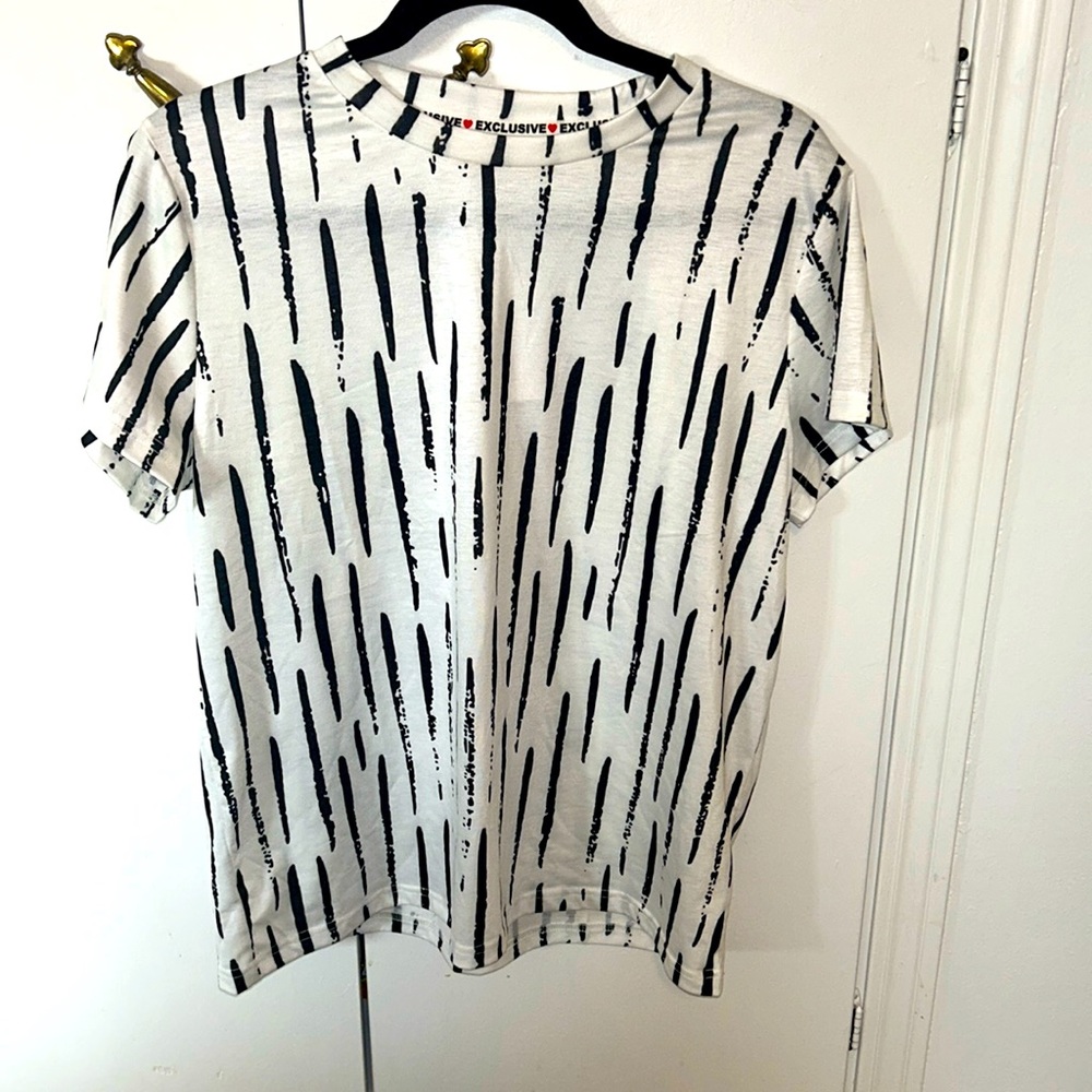 Black & white t-shirt.
